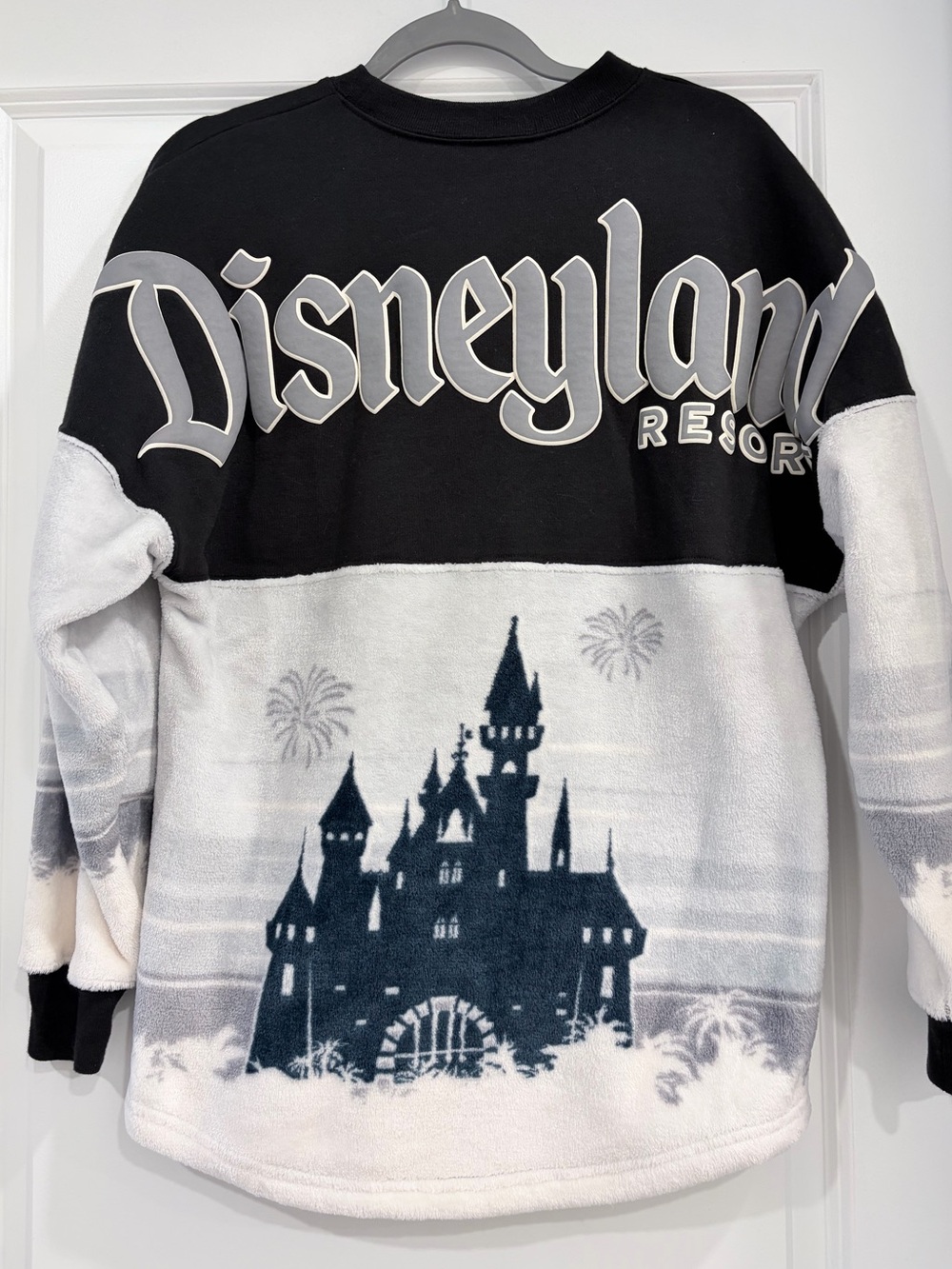 Disneyland Castle Sherpa Spirit Jersey NWOT